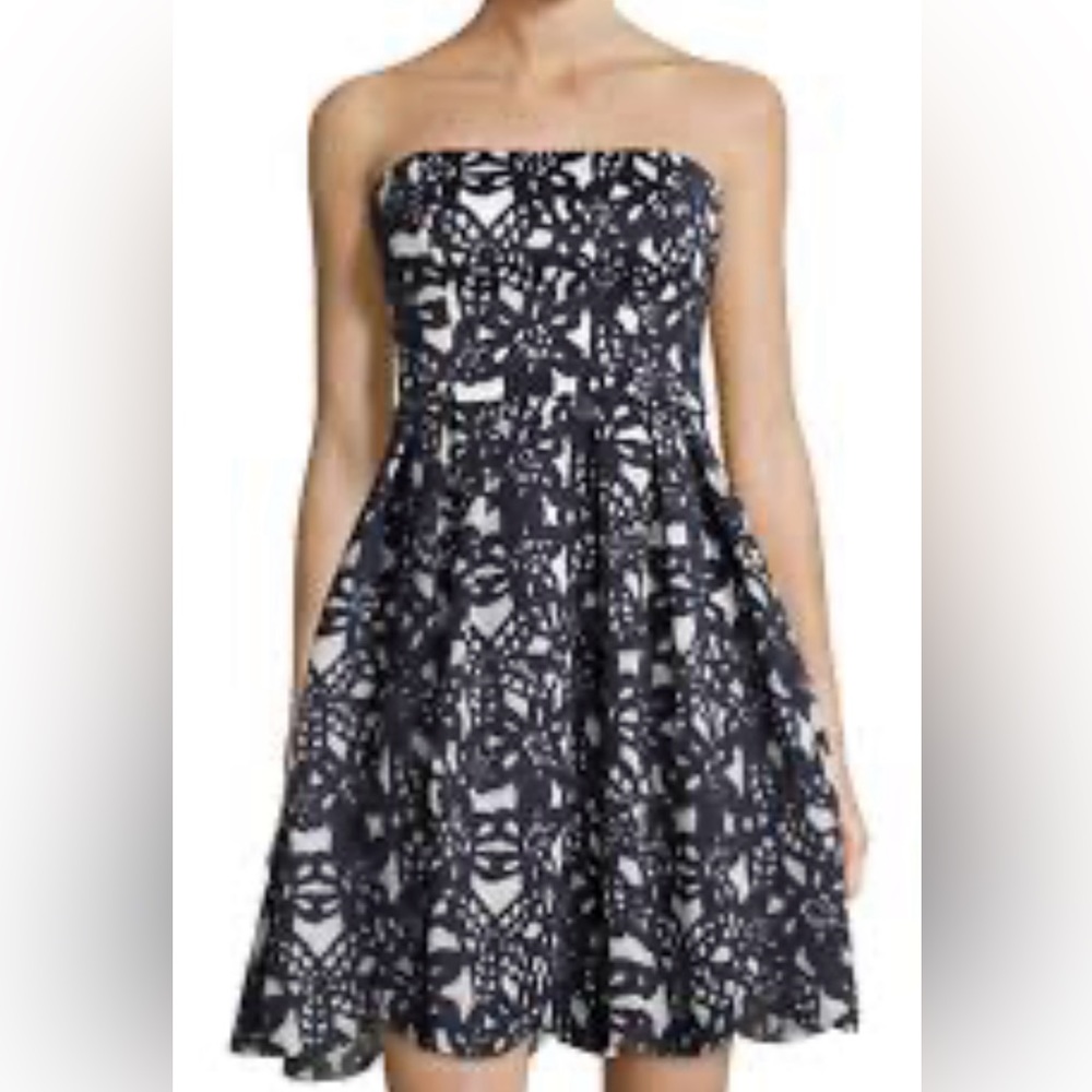 Maggy London Navy White Bonded Mesh Floral Fit Flare Dress 6 EUC
